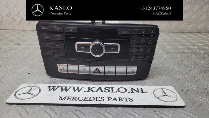 Usagé Panneau de commandes navigation Mercedes SLK (R172) 1.8 200 16V BlueEFFICIENCY Prix € 300,00 Règlement à la marge proposé par kaslo auto parts