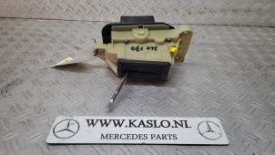 Used Gear stick Mercedes SLK (R172) 1.8 200 16V BlueEFFICIENCY Price € 100,00 Margin scheme offered by kaslo auto parts