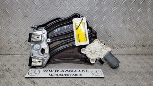 Używane Mechanizm szyby prawej tylnej wersja 2-drzwiowa Mercedes SLK (R172) 1.8 200 16V BlueEFFICIENCY Cena € 100,00 Procedura marży oferowane przez kaslo auto parts