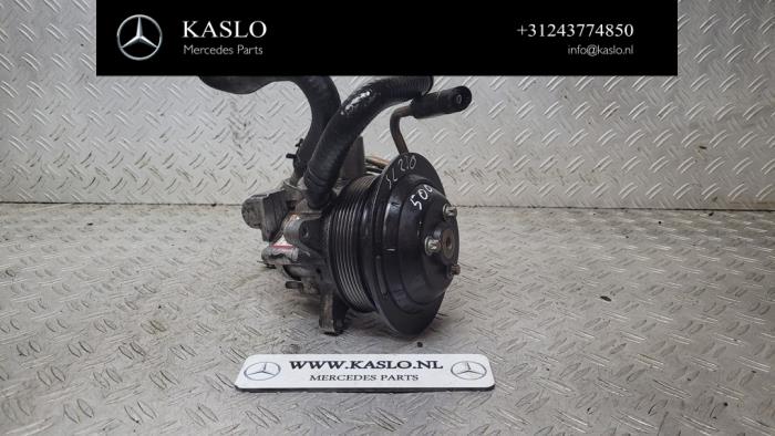 Usagé Pompe de direction Mercedes SL (R230) 5.0 SL-500 V8 24V Prix € 500,00 Règlement à la marge proposé par kaslo auto parts