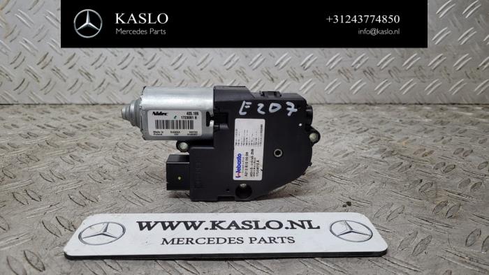 Używane Silnik szyberdachu Mercedes E (C207) E-350 CDI V6 24V Cena € 50,00 Procedura marży oferowane przez kaslo auto parts