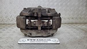 Used Front brake calliper, right Mercedes S (W221) 3.0 S-320 CDI 24V Price € 200,00 Margin scheme offered by kaslo auto parts