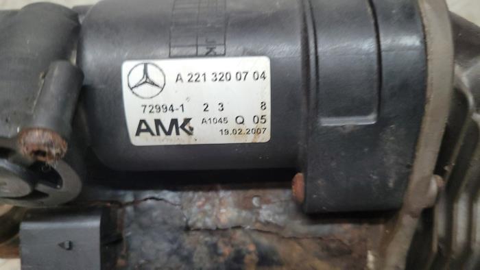 Pompe à air (suspension) d'un Mercedes-Benz S (W221) 3.0 S-320 CDI 24V 2007