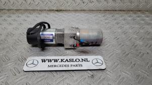 Usados Bomba hidráulica Mercedes S (W221) 3.0 S-320 CDI 24V Precio € 200,00 Norma de margen ofrecido por kaslo auto parts