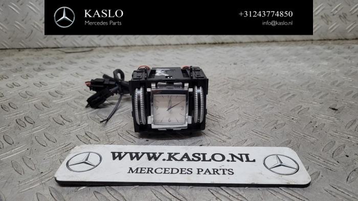 Begagnade Klocka Mercedes S (W221) 3.0 S-320 CDI 24V Pris € 50,00 Marginaltabell erbjuds av kaslo auto parts