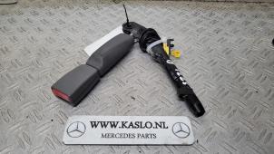 Usagé Tendeur de ceinture droit Mercedes S (W221) 3.0 S-320 CDI 24V Prix sur demande proposé par kaslo auto parts
