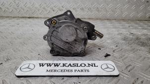 Used Vacuum pump (diesel) Mercedes S (W221) 3.0 S-320 CDI 24V Price € 75,00 Margin scheme offered by kaslo auto parts