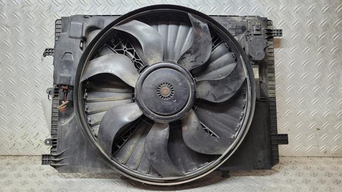 Ventilateur radiateur d'un Mercedes-Benz A (W176) 1.5 A-180 CDI, A-180d 16V 2013