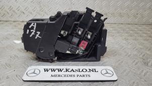 Usagé Porte fusible Mercedes A (177.0) 1.5 A-180d Prix € 75,00 Règlement à la marge proposé par kaslo auto parts
