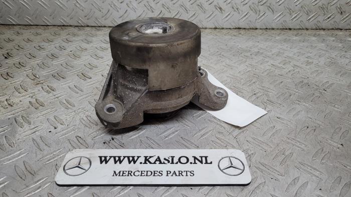 Engine mount from a Mercedes-Benz GLC Coupe (C253) 2.2 220d 16V BlueTEC 4-Matic 2017