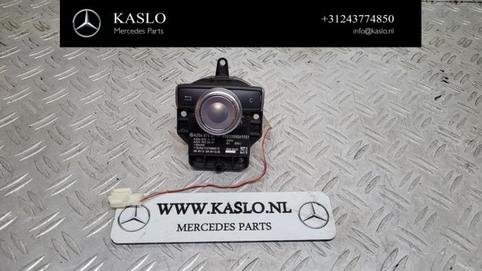 Używane Przycisk I-Drive Mercedes C (W204) 1.8 C-180 CGI 16V Cena € 100,00 Procedura marży oferowane przez kaslo auto parts