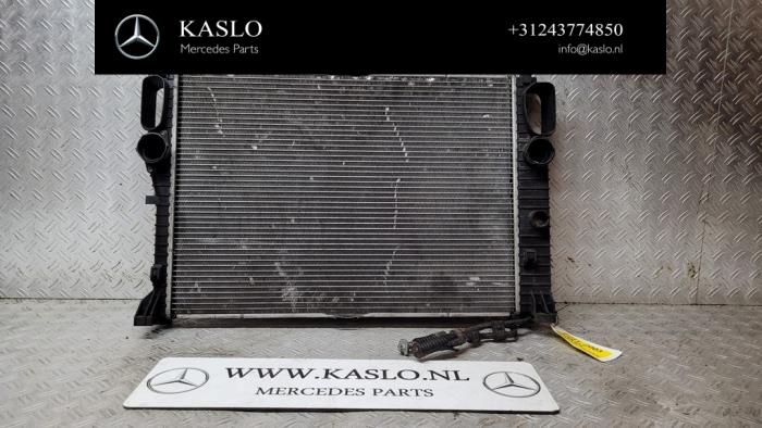 Usagé Radiateur Mercedes E (W211) 3.2 E-320 CDI 24V Prix sur demande proposé par kaslo auto parts