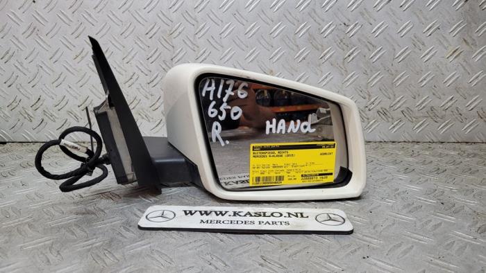 Außenspiegel rechts van een Mercedes-Benz A (W176) 1.5 A-180 CDI, A-180d 16V 2015