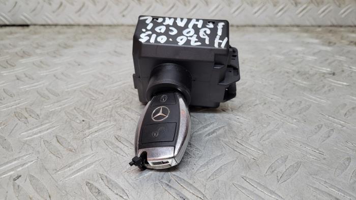 Zündschloss + Steuergerät van een Mercedes-Benz A (W176) 1.5 A-180 CDI, A-180d 16V 2015