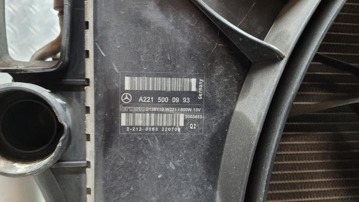 Refroidisseur d'huile d'un Mercedes-Benz S (W221) 3.0 S-320 CDI 24V 2008