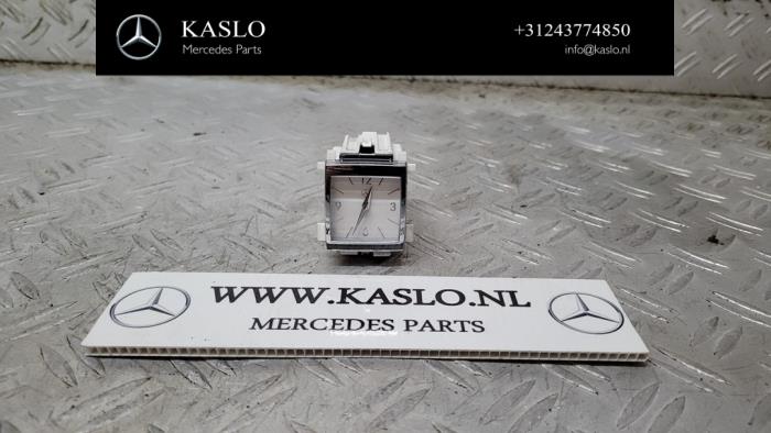 Begagnade Klocka Mercedes S (W221) 3.0 S-320 CDI 24V Pris € 50,00 Marginaltabell erbjuds av kaslo auto parts