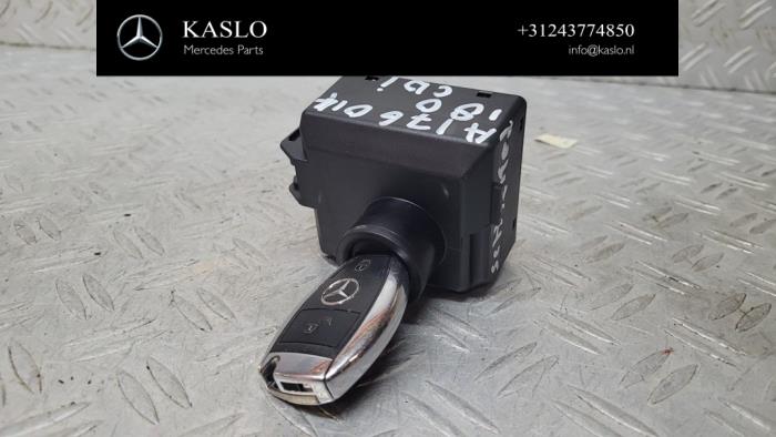 Ignition lock + computer from a Mercedes-Benz A (W176) 1.5 A-180 CDI, A-180d 16V 2014