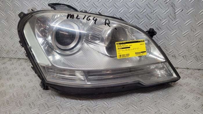Headlight, right from a Mercedes-Benz ML II (164/4JG) 3.0 ML-280 CDI 4-Matic V6 24V 2009