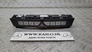 Gebrauchte Panikbeleuchtung Schalter Mercedes SLK (R171) 1.8 200 K 16V Preis € 50,00 Margenregelung angeboten von kaslo auto parts