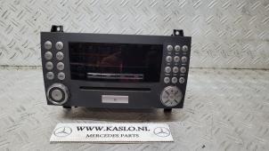 Usados Reproductor de CD y radio Mercedes SLK (R171) 1.8 200 K 16V Precio € 150,00 Norma de margen ofrecido por kaslo auto parts