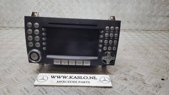 Navigation control panel from a Mercedes-Benz SLK (R171) 1.8 200 K 16V 2004