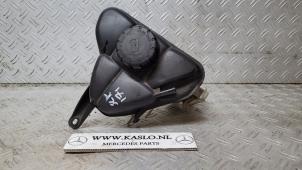 Usados Vaso de expansión Mercedes SLK (R171) 1.8 200 K 16V Precio € 50,00 Norma de margen ofrecido por kaslo auto parts