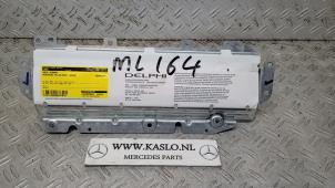 Usados Airbag de rodilla Mercedes ML II (164/4JG) 3.0 ML-280 CDI 4-Matic V6 24V Precio de solicitud ofrecido por kaslo auto parts