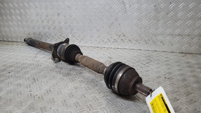 Front drive shaft, right from a Mercedes-Benz B (W245,242) 2.0 B-200 CDI 16V 2006