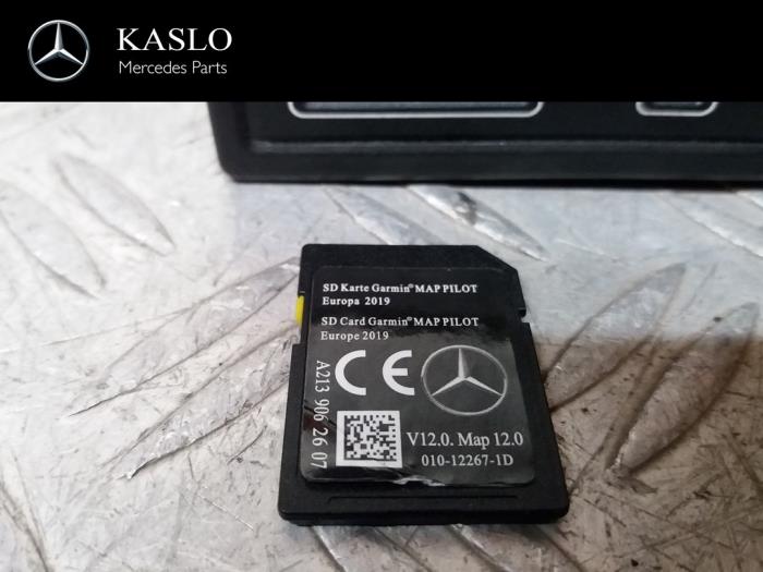Zlacze multimedialne z Mercedes-Benz C (W205) C-180 1.6 16V 2015