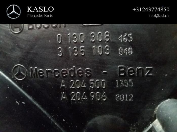 Radiator fan from a Mercedes-Benz A (W176) 1.5 A-180 CDI, A-180d 16V 2015