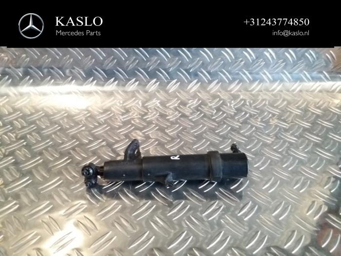 Używane Spryskiwacz reflektorów Mercedes CLK (R209) 2.6 240 V6 18V Cena € 20,00 Procedura marży oferowane przez kaslo auto parts