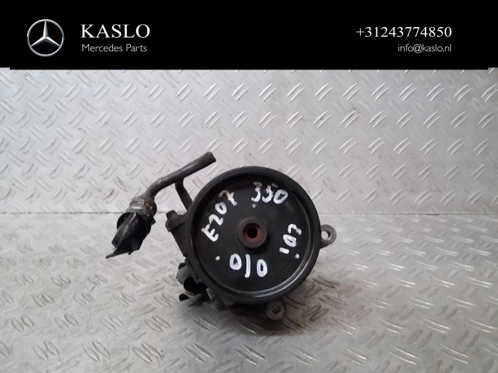 Usagé Pompe de direction Mercedes E (C207) E-350 CDI V6 24V Prix € 150,00 Règlement à la marge proposé par kaslo auto parts