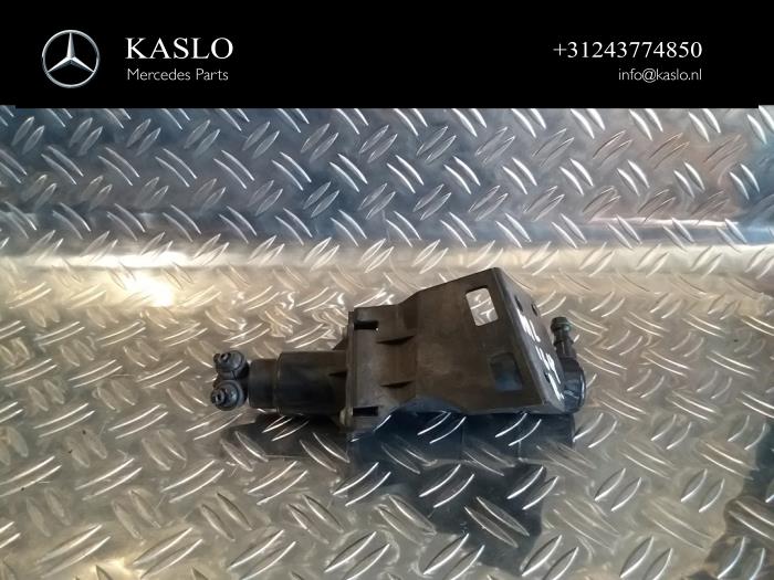 Używane Spryskiwacz reflektorów Mercedes ML II (164/4JG) 3.0 ML-320 CDI V6 24V Cena € 25,00 Procedura marży oferowane przez kaslo auto parts