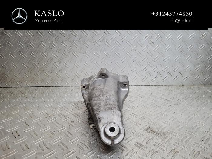 Used Engine mount Mercedes C (W205) C-220 2.2 CDI BlueTEC, C-220 d 16V Price € 50,00 Margin scheme offered by kaslo auto parts