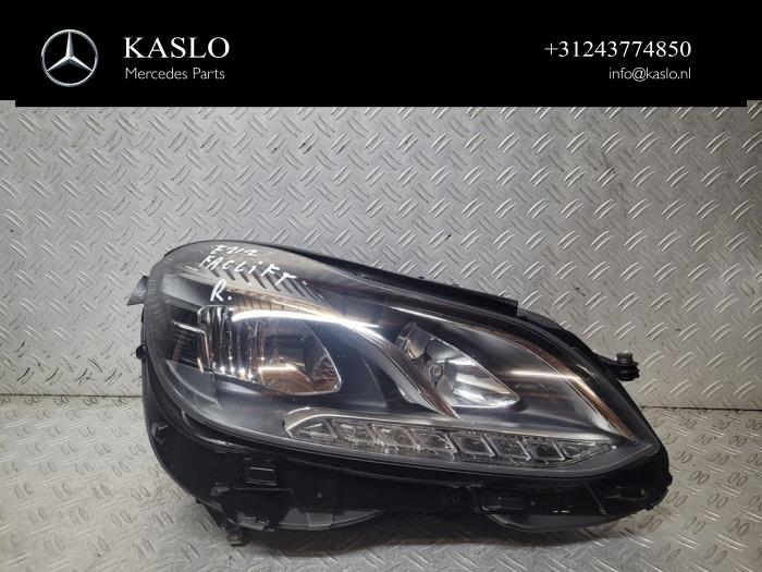 Używane Reflektor prawy Mercedes E (W212) E-220 CDI 16V BlueEfficiency Cena € 750,00 Procedura marży oferowane przez kaslo auto parts