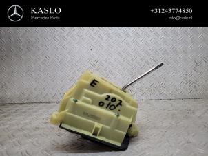 Used Automatic gear selector Mercedes E (C207) E-250 CDI 16V Price € 50,00 Margin scheme offered by kaslo auto parts