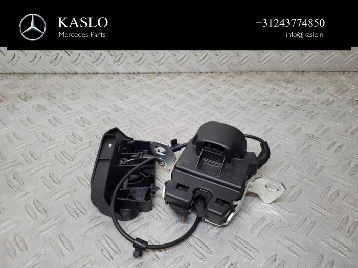 Begagnade Baksäteslås Mercedes C (W205) C-200 2.0 CGI 16V Pris € 50,00 Marginaltabell erbjuds av kaslo auto parts