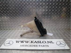 Usados Vaso de expansión Mercedes SLK (R172) 2.1 250 CDI 16V BlueEFFICIENCY Precio € 50,00 Norma de margen ofrecido por kaslo auto parts