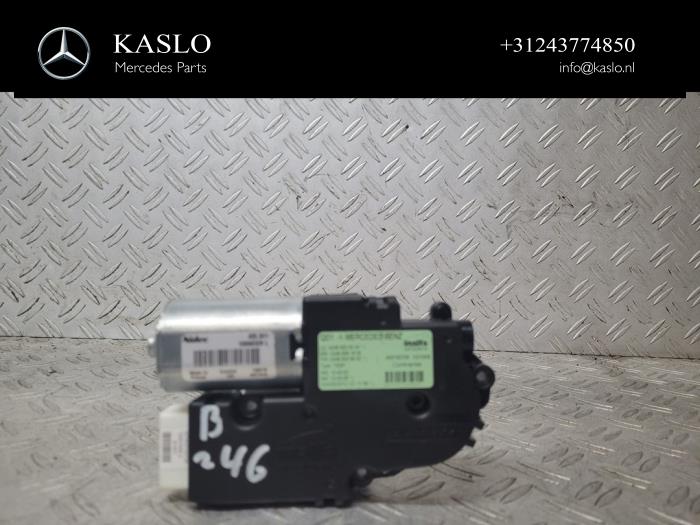 Używane Silnik szyberdachu Mercedes B (W246/W242) 1.8 B-180 CDI BlueEFFICIENCY 16V Cena € 100,00 Procedura marży oferowane przez kaslo auto parts