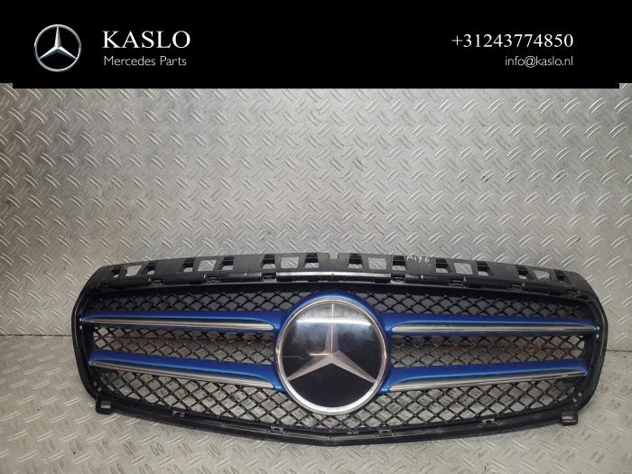 Używane Grill Mercedes A (W176) 1.5 A-180 CDI, A-180d 16V Cena € 200,00 Procedura marży oferowane przez kaslo auto parts