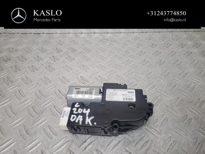 Używane Silnik szyberdachu Mercedes C (W204) 3.0 C-320 CDI V6 24V Cena € 100,00 Procedura marży oferowane przez kaslo auto parts