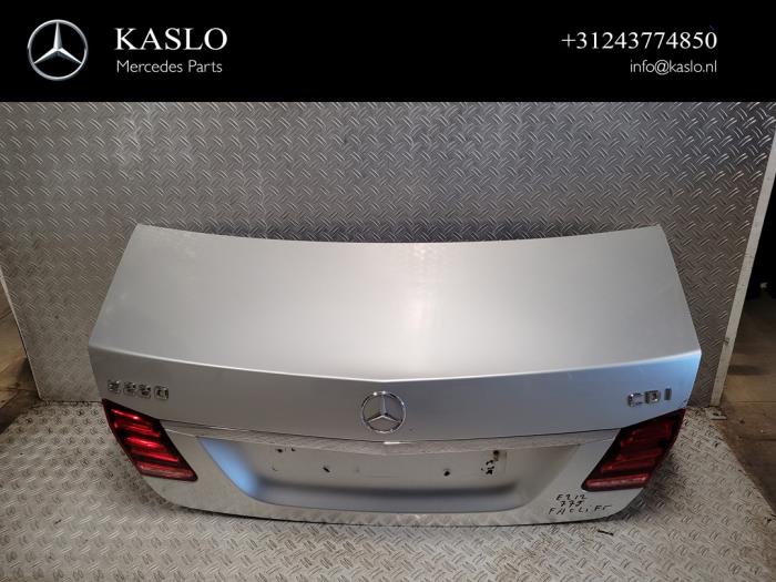 Tailgate from a Mercedes-Benz E (W212) E-220 CDI 16V BlueEfficiency 2013