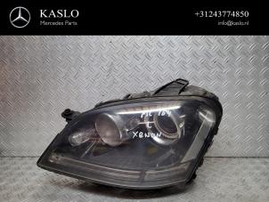 Used Headlight, left Mercedes ML II (164/4JG) 3.0 ML-320 CDI 4-Matic V6 24V Price € 400,00 Margin scheme offered by kaslo auto parts