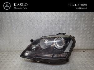 Used Headlight, left Mercedes ML II (164/4JG) 3.0 ML-300 CDI 4-Matic V6 24V Price € 600,00 Margin scheme offered by kaslo auto parts