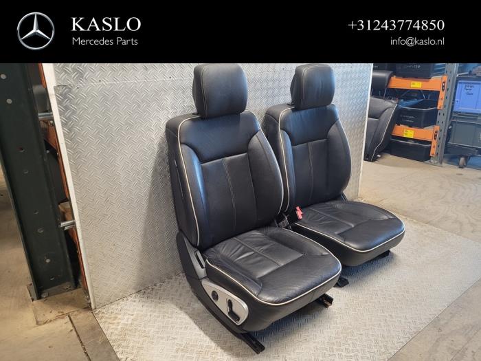 Set of upholstery (complete) from a Mercedes-Benz ML II (164/4JG) 3.0 ML-300 CDI 4-Matic V6 24V 2011