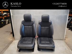 Used Set of upholstery (complete) Mercedes ML II (164/4JG) 3.0 ML-300 CDI 4-Matic V6 24V Price € 500,00 Margin scheme offered by kaslo auto parts