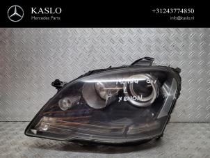 Used Headlight, left Mercedes ML II (164/4JG) 3.0 ML-350 CDI BlueTec 4-Matic V6 24V Price € 600,00 Margin scheme offered by kaslo auto parts