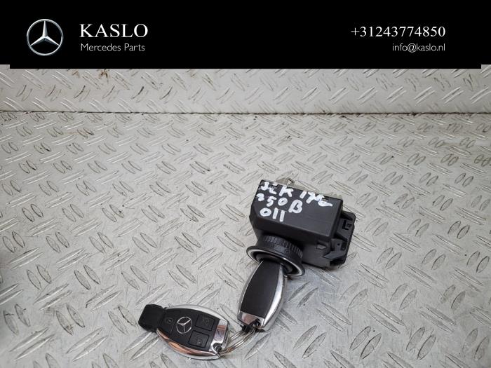 Ignition lock + computer from a Mercedes-Benz SLK (R172) 1.8 250 16V BlueEFFICIENCY 2011