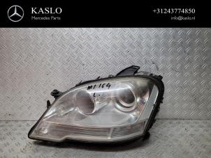 Used Headlight, left Mercedes ML II (164/4JG) 3.0 ML-300 CDI 4-Matic V6 24V Price € 250,00 Margin scheme offered by kaslo auto parts