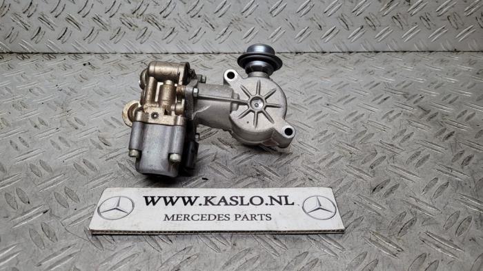 High pressure pump from a Mercedes-Benz C (W204) 1.8 C-180 CGI 16V 2011